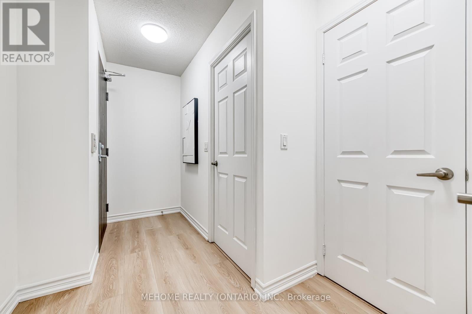 702 - 19 Grand Trunk Crescent, Toronto (Waterfront Communities), Ontario  M5J 3A3 - Photo 2 - C12196514