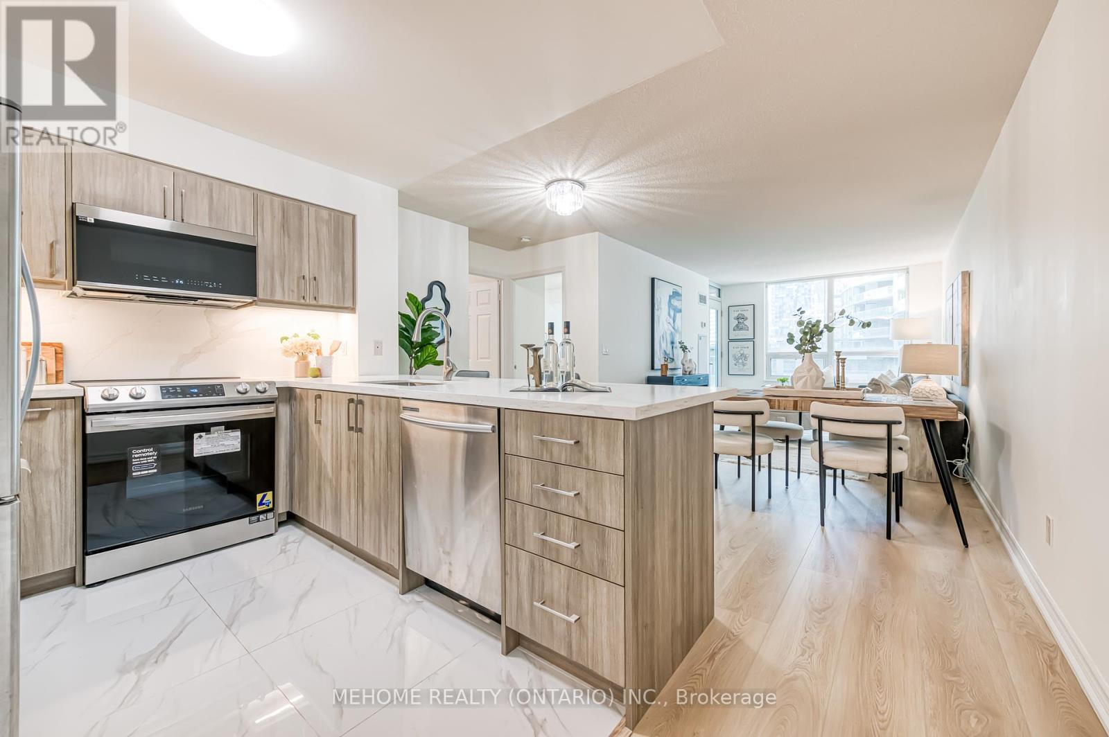 702 - 19 Grand Trunk Crescent, Toronto (Waterfront Communities), Ontario  M5J 3A3 - Photo 3 - C12196514