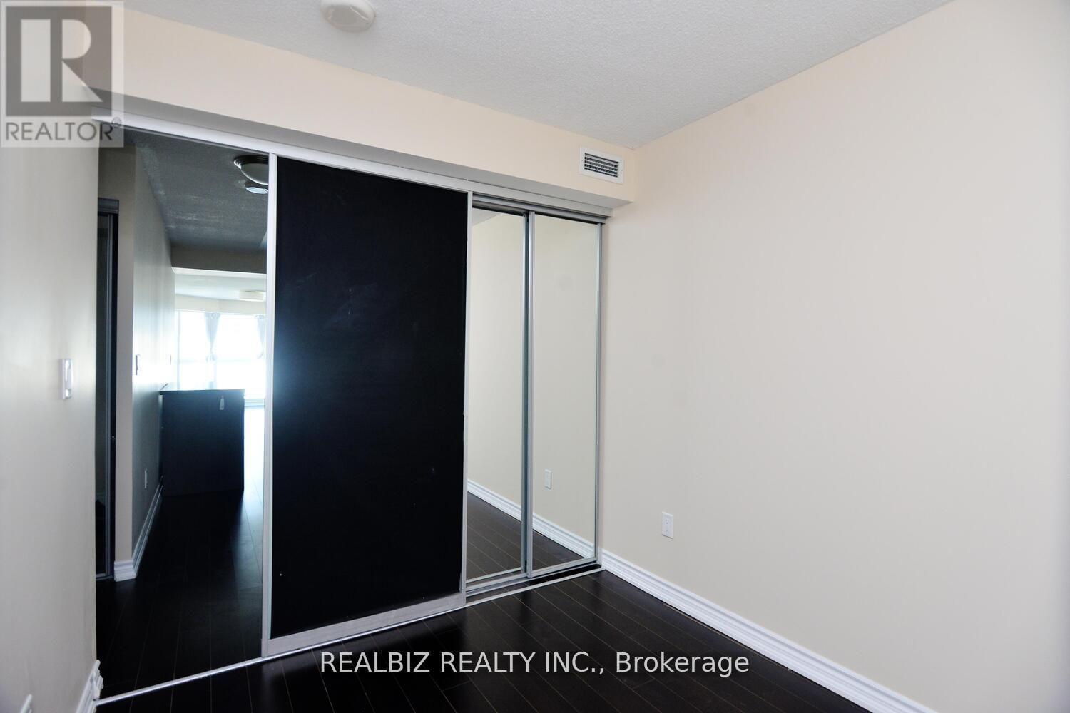 1516 - 386 Yonge Street, Toronto, Ontario  M5B 0A5 - Photo 33 - C12196522