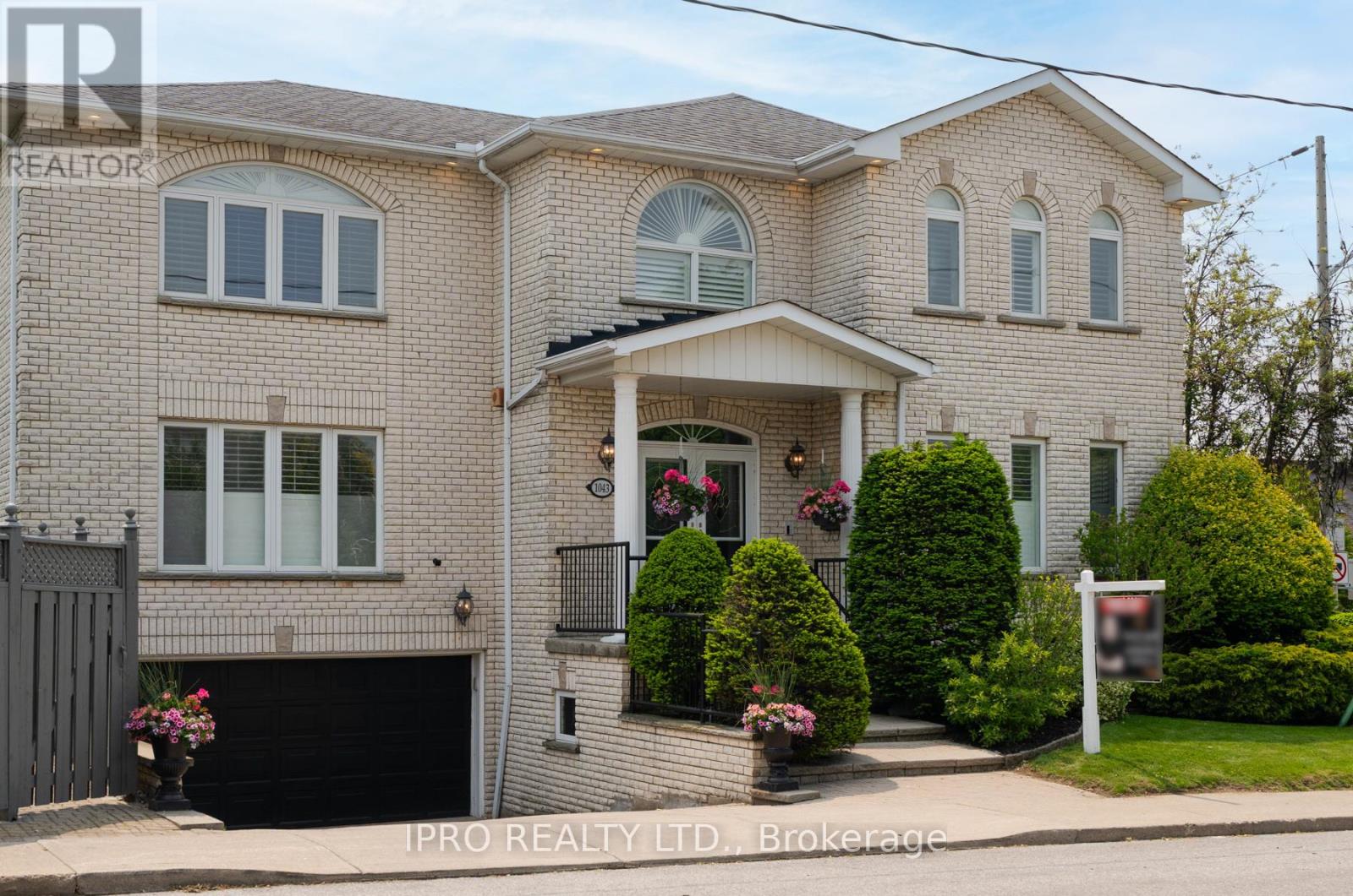 1043 Greenwood Avenue, Toronto, Ontario  M4J 4C9 - Photo 4 - E12196396
