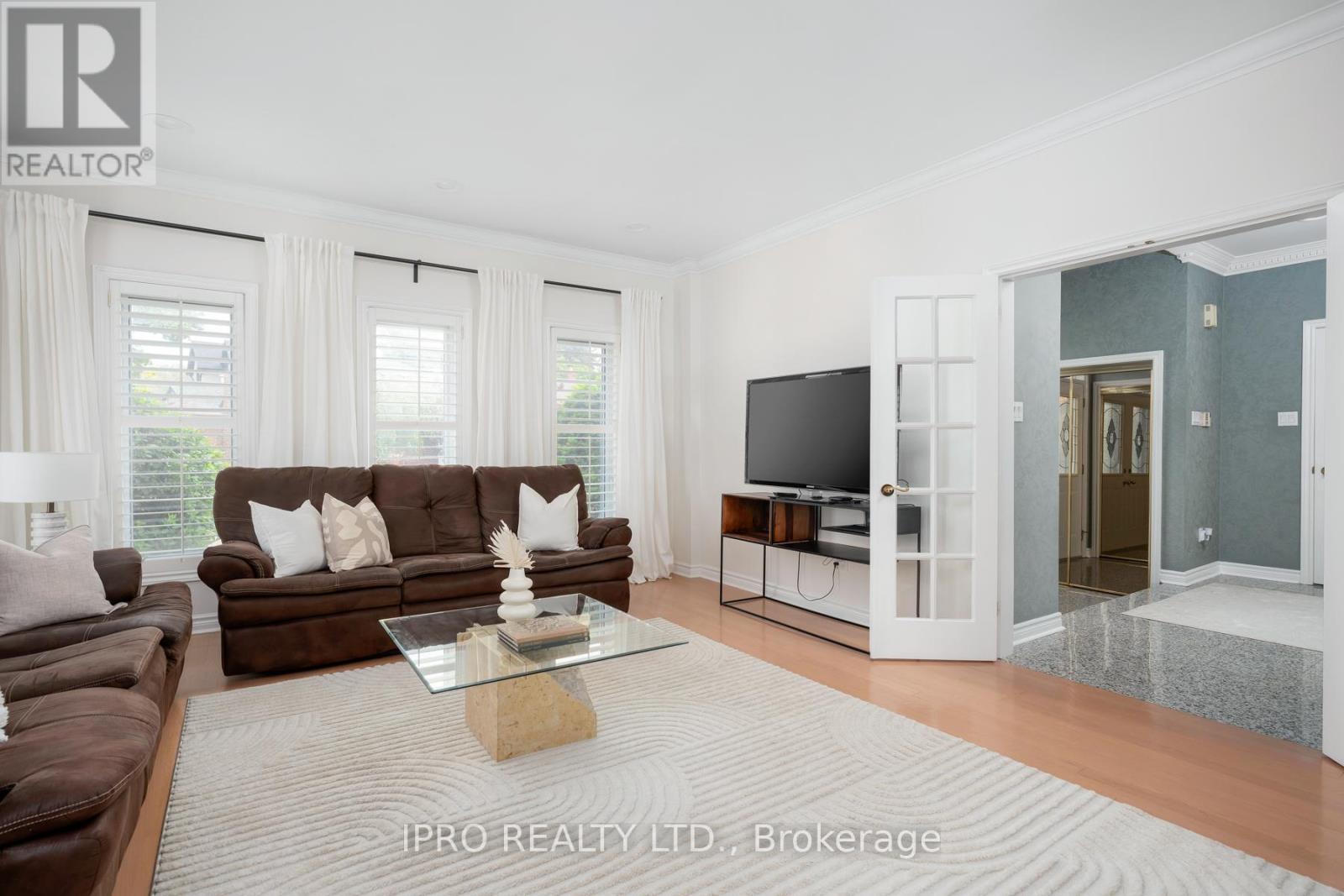 1043 Greenwood Avenue, Toronto, Ontario  M4J 4C9 - Photo 6 - E12196396