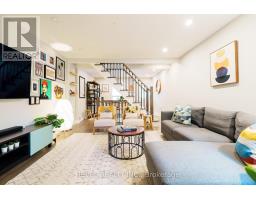 15 WINSTON AVENUE, Toronto, Ontario