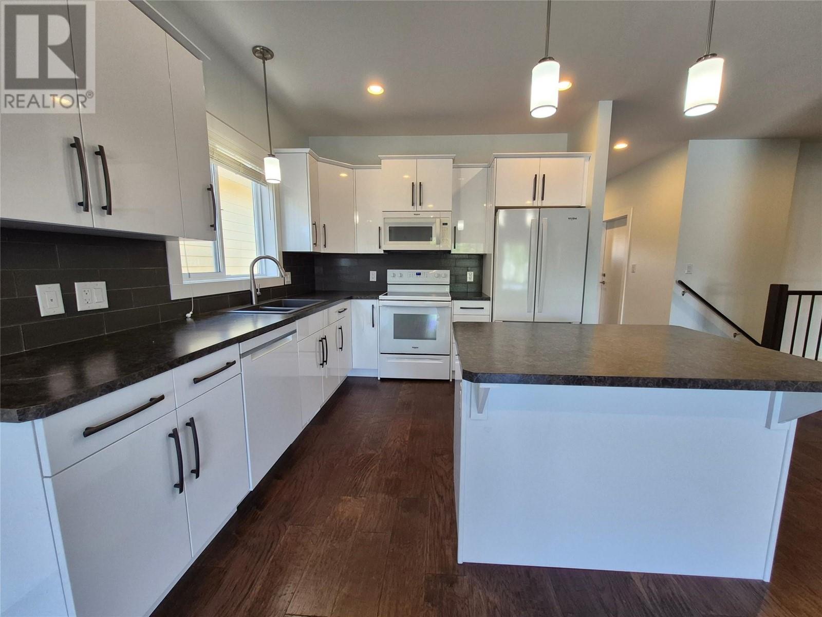 Property at 1341 30 Street NE Unit# 3 image 3