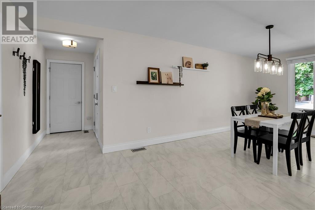 37 The Meadows, St. Catharines, Ontario  L2N 7K8 - Photo 3 - 40737571