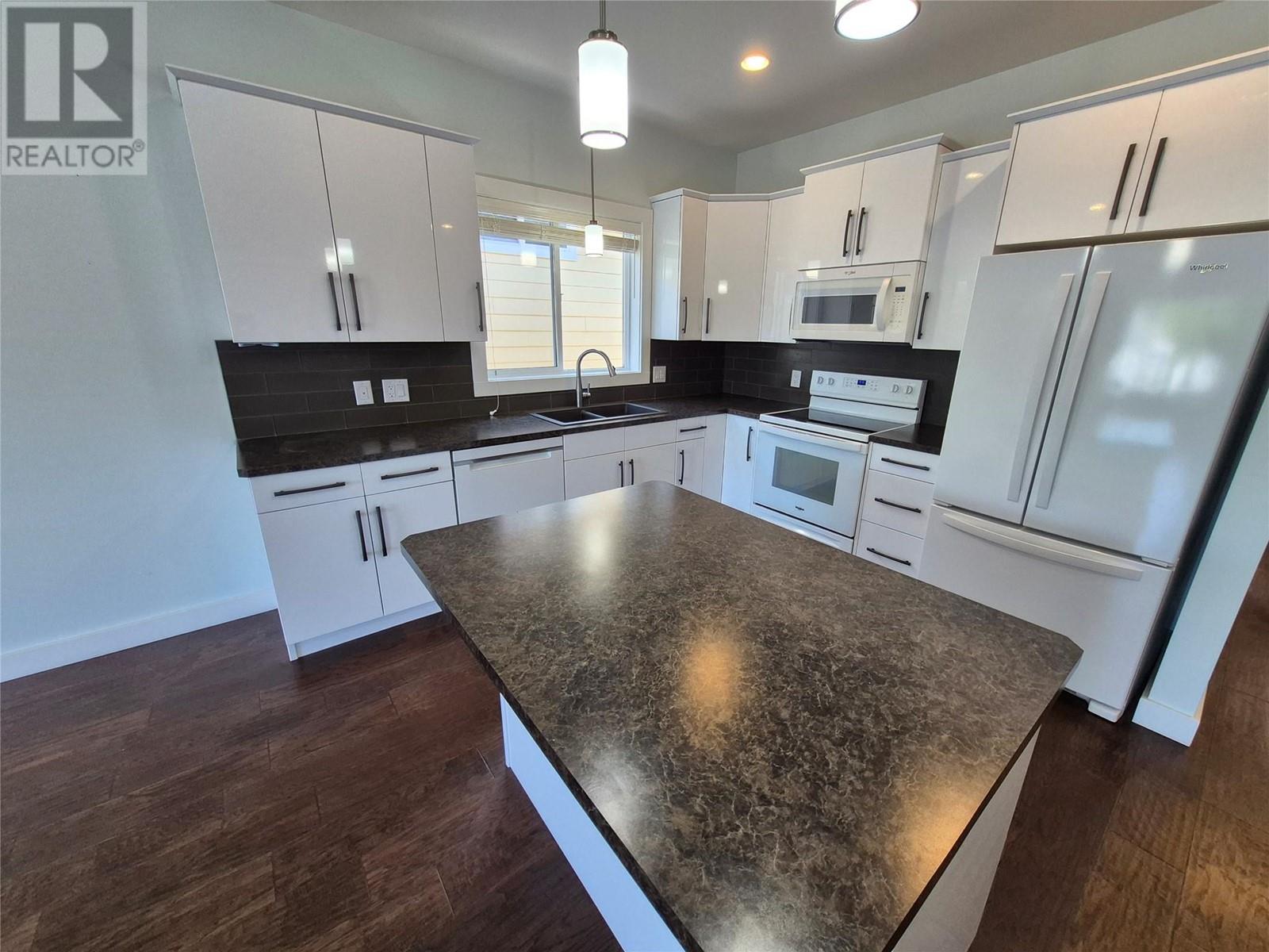 Property at 1341 30 Street NE Unit# 3 image 4
