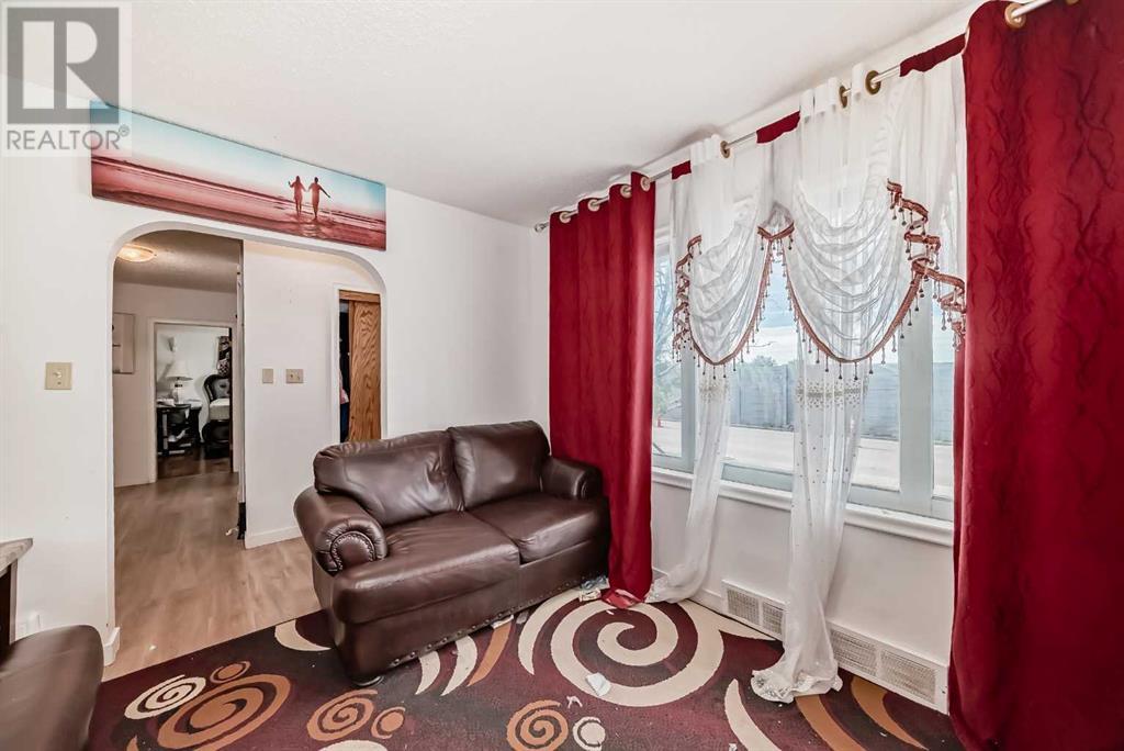 Property at 927 Renfrew Drive image 3