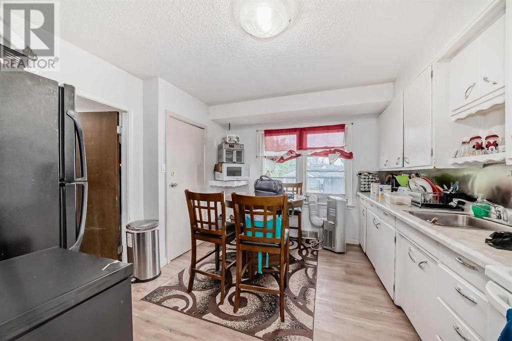Property at 927 Renfrew Drive image 4