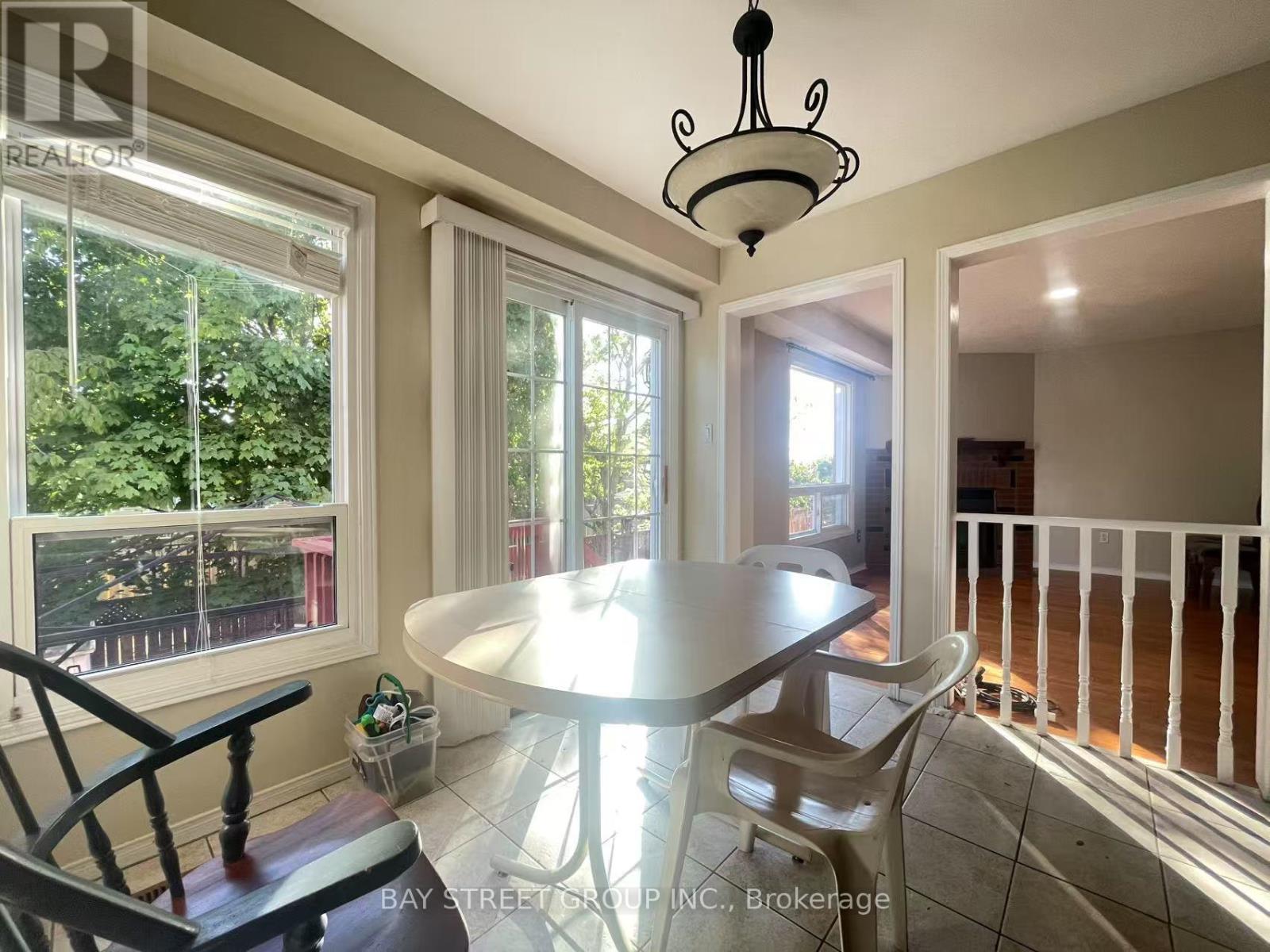 5751 Prairie Circle, Mississauga, Ontario  L5N 6B5 - Photo 6 - W12157764