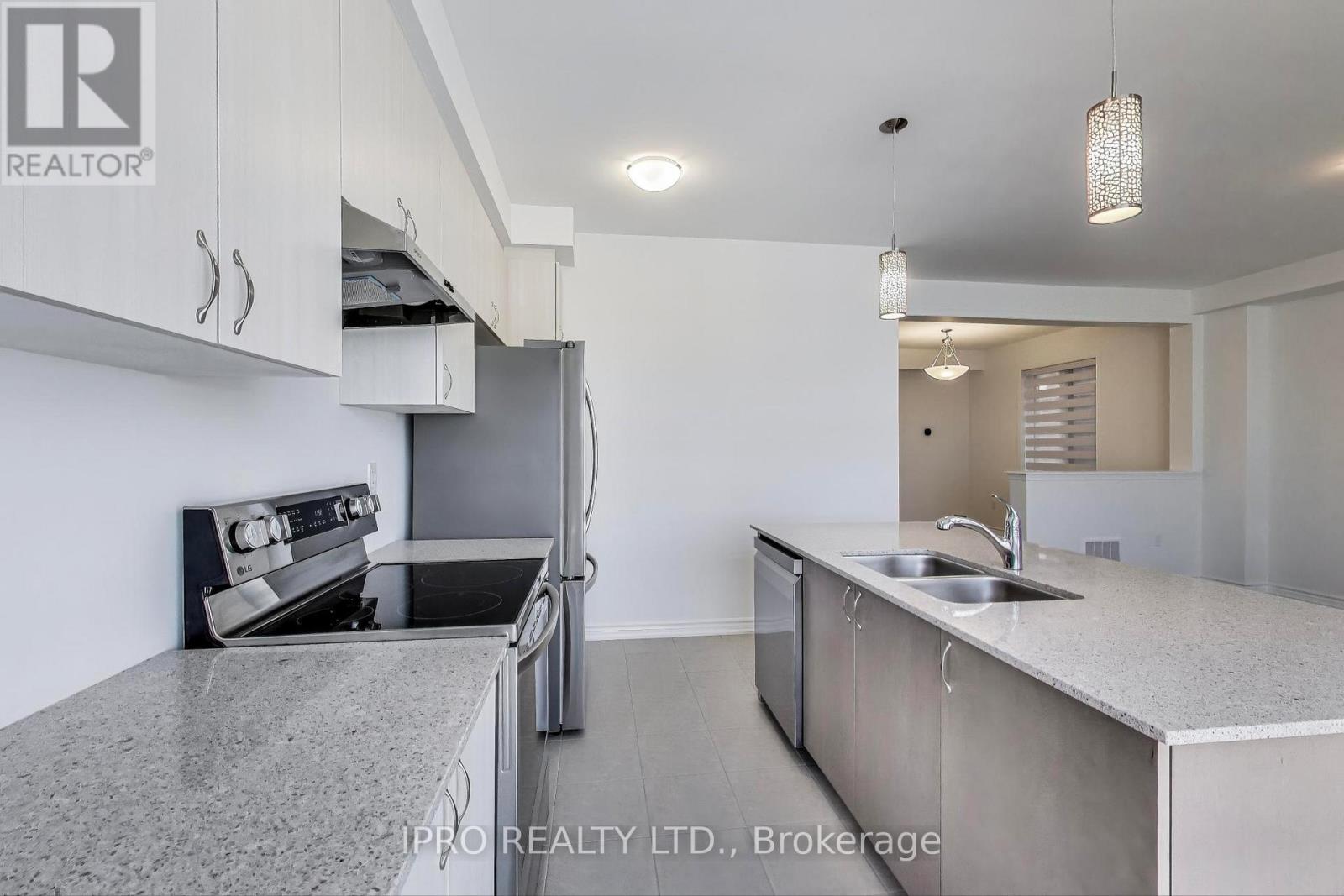 54 Yorkshire Drive, Barrie, Ontario  L9J 1B2 - Photo 10 - S12196291