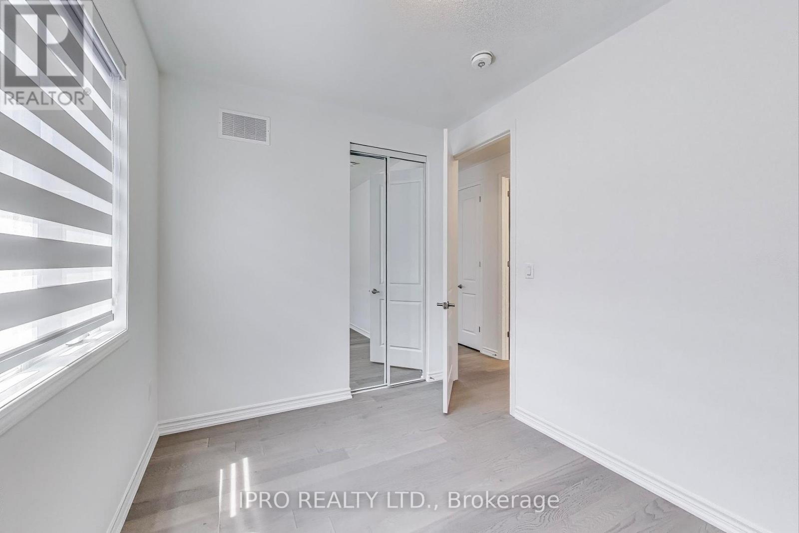 54 Yorkshire Drive, Barrie, Ontario  L9J 1B2 - Photo 21 - S12196291