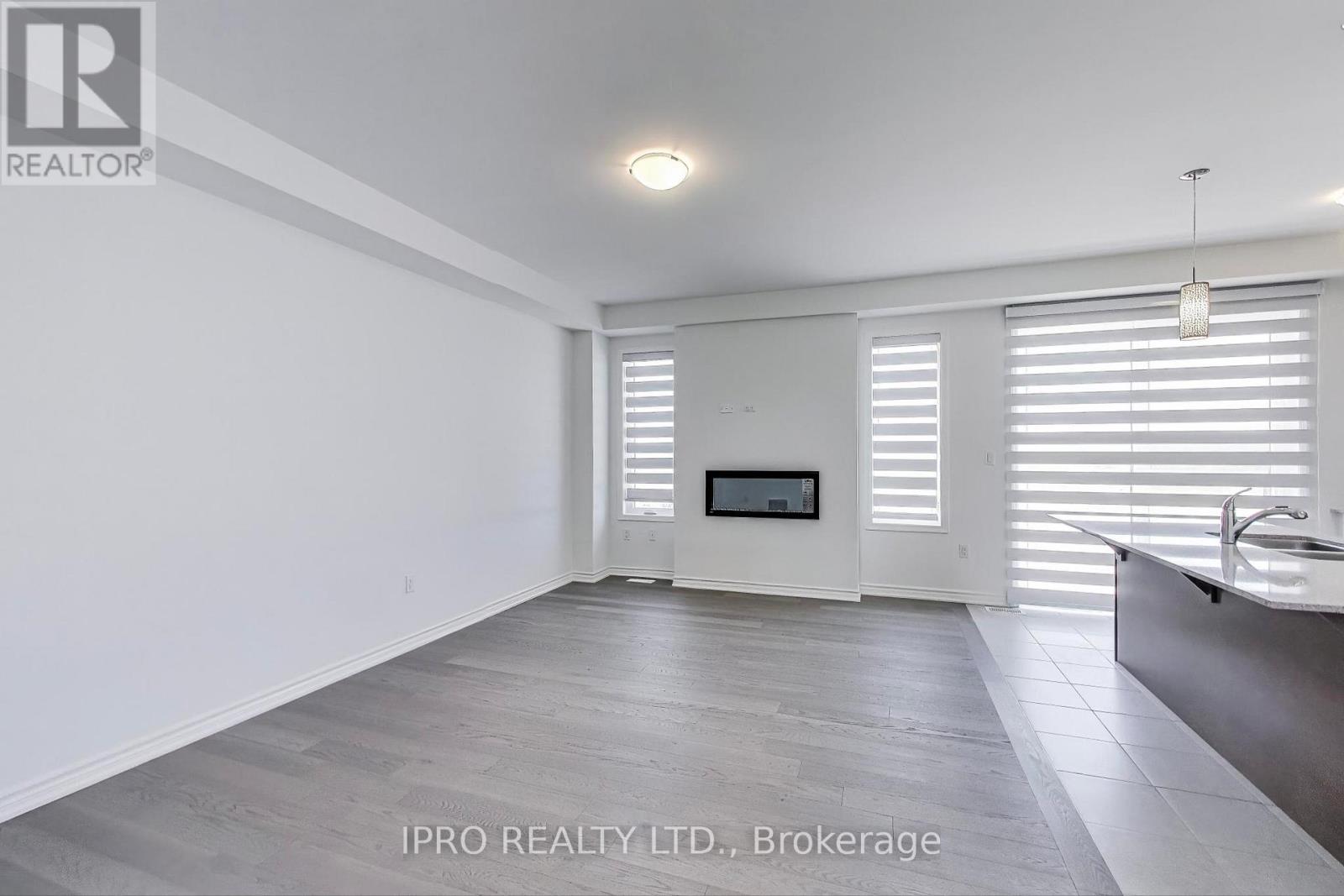 54 Yorkshire Drive, Barrie, Ontario  L9J 1B2 - Photo 4 - S12196291