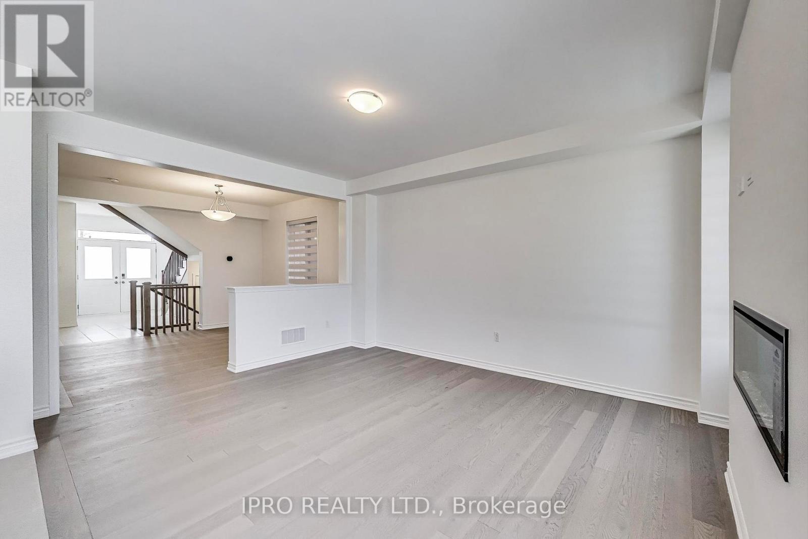54 Yorkshire Drive, Barrie, Ontario  L9J 1B2 - Photo 6 - S12196291