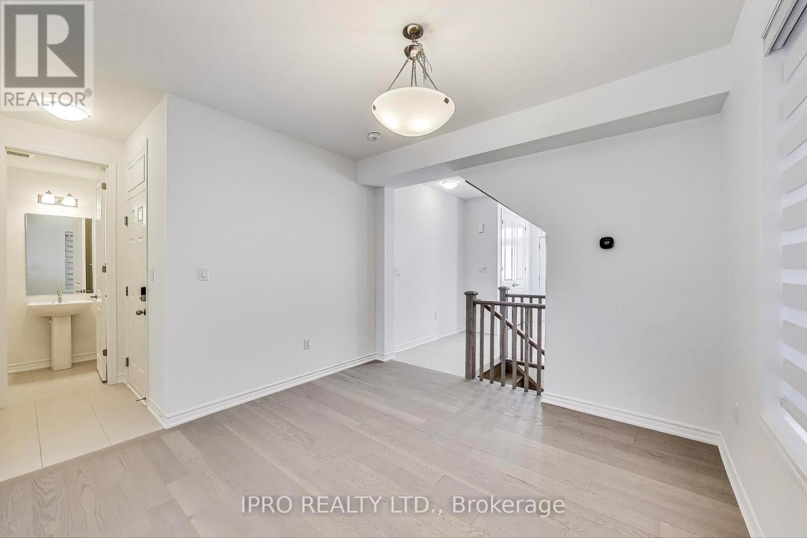 54 Yorkshire Drive, Barrie, Ontario  L9J 1B2 - Photo 8 - S12196291