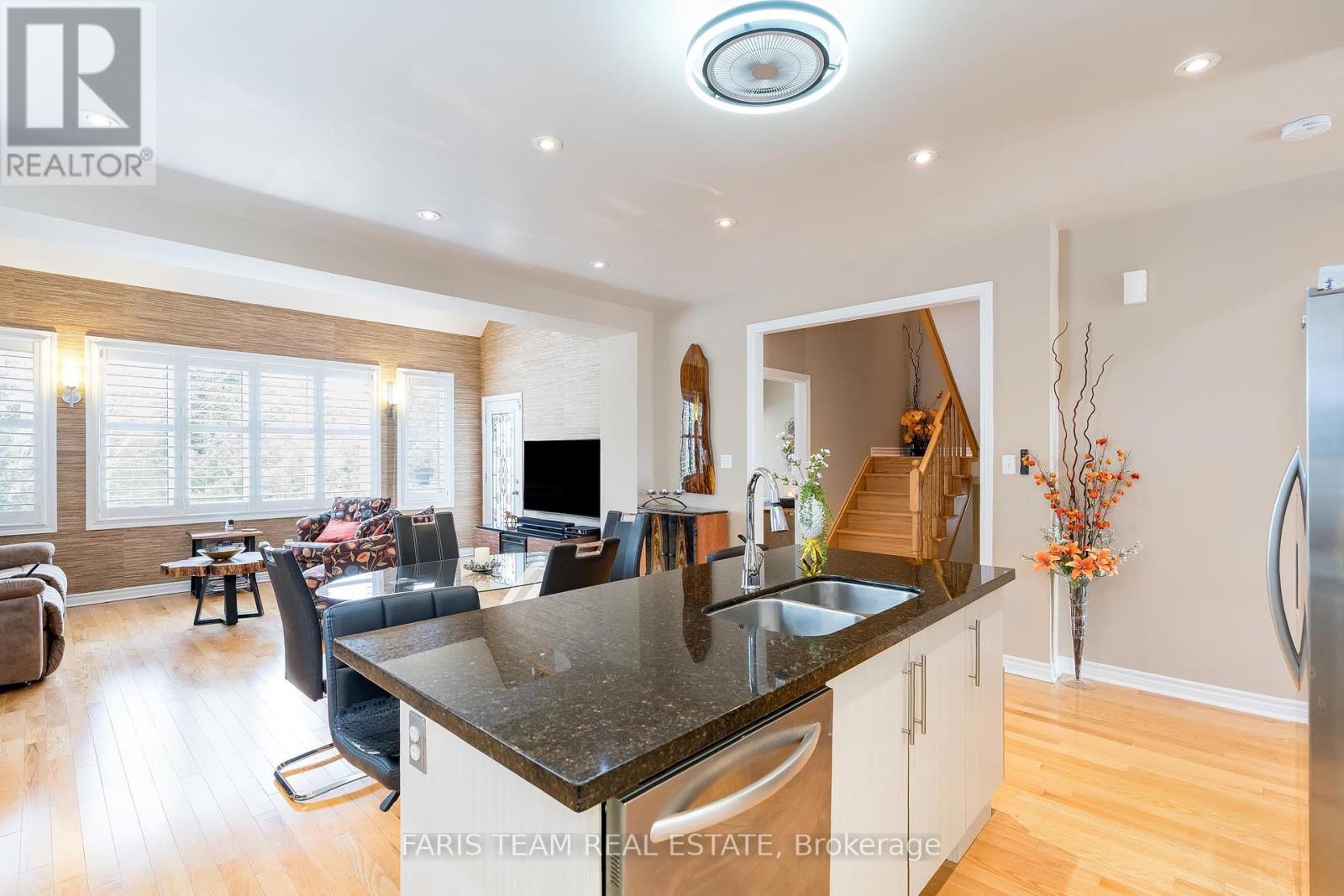 17 Waterview Road, Wasaga Beach, Ontario  L9Z 0E9 - Photo 6 - S12196311