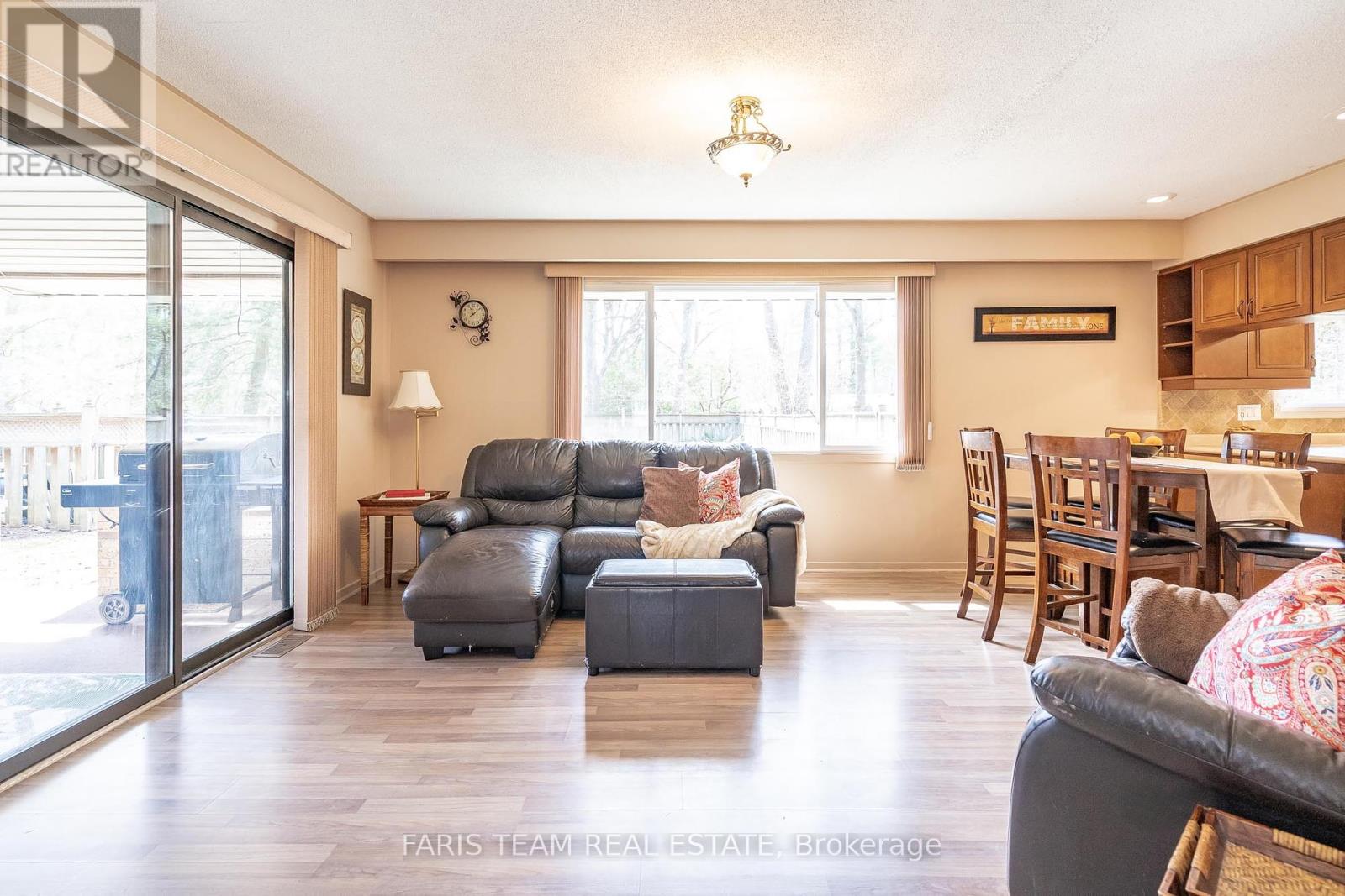15 Lawrence Avenue, Springwater, Ontario  L0L 1Y2 - Photo 10 - S12196444