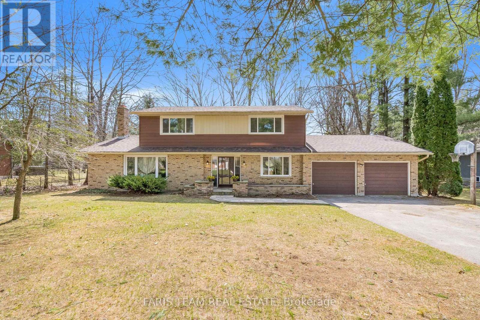 15 Lawrence Avenue, Springwater, Ontario  L0L 1Y2 - Photo 2 - S12196444