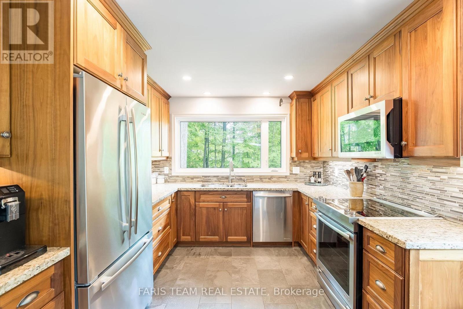 10 Morgan Court, Penetanguishene, Ontario  L9M 1Z2 - Photo 4 - S12196513