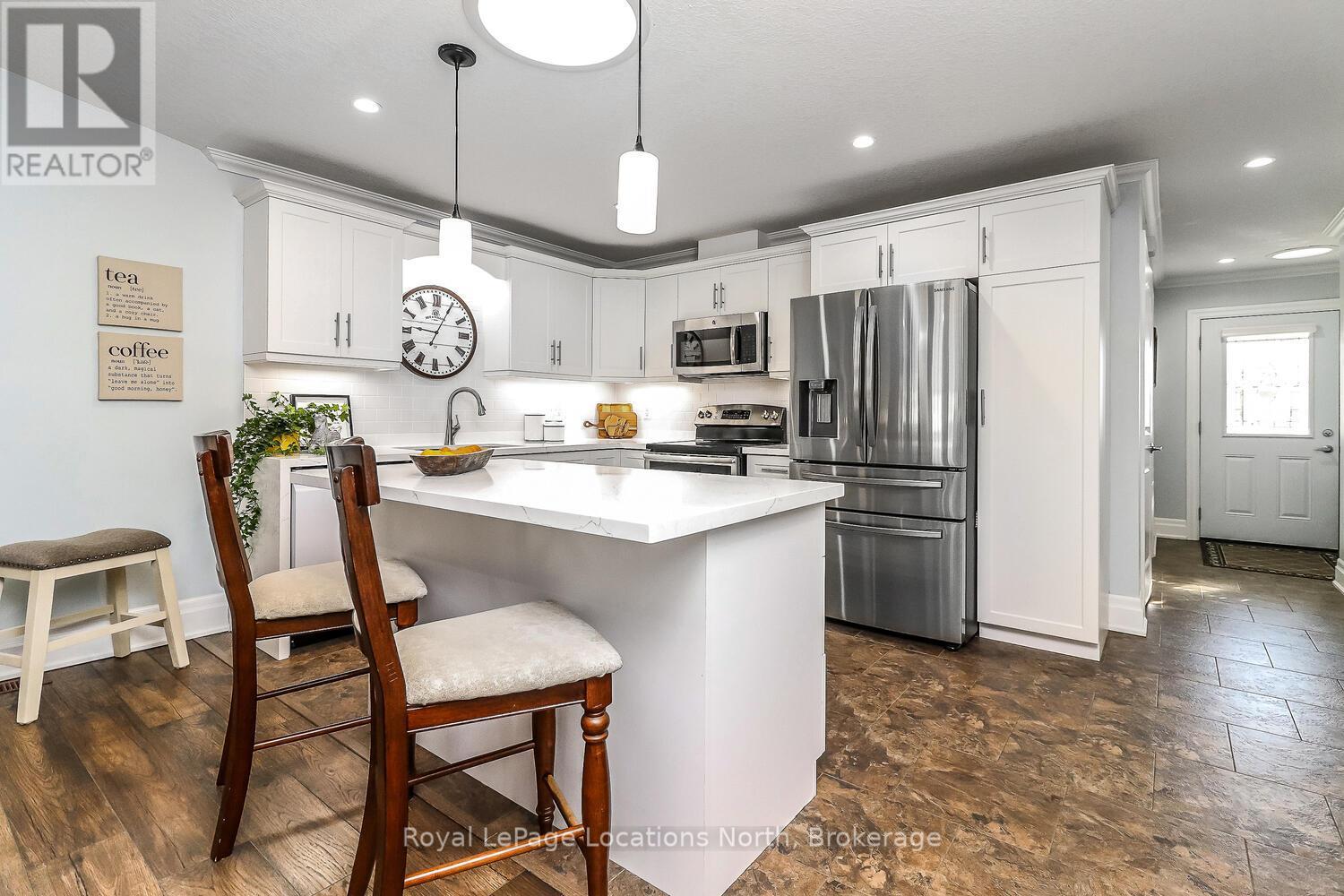 56 Garden Grove Crescent, Wasaga Beach, Ontario  L9Z 0E6 - Photo 17 - S12104262