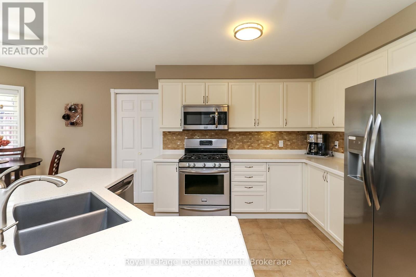 60 Leo Boulevard, Wasaga Beach, Ontario  L9Z 1C6 - Photo 16 - S12161262