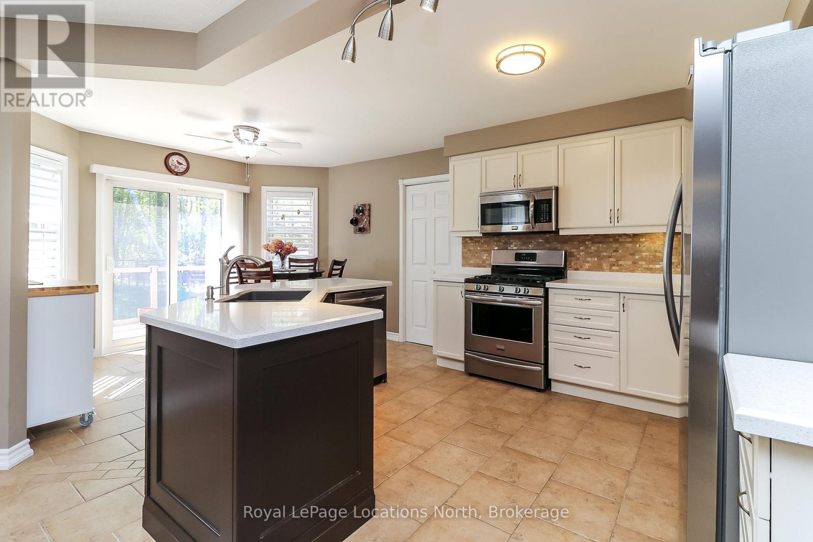 60 Leo Boulevard, Wasaga Beach, Ontario  L9Z 1C6 - Photo 19 - S12161262