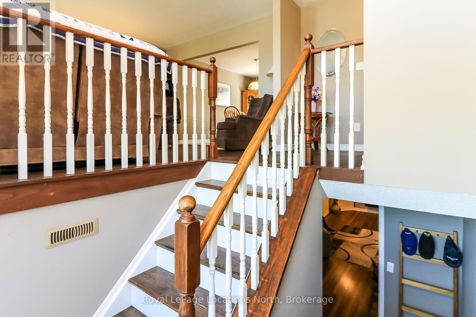 60 Leo Boulevard, Wasaga Beach, Ontario  L9Z 1C6 - Photo 12 - S12161262