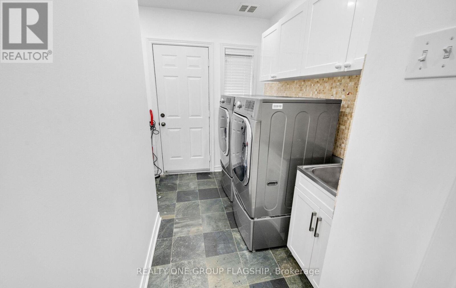 37 Donwoods Court, Brampton, Ontario  L6P 1T6 - Photo 17 - W12196301