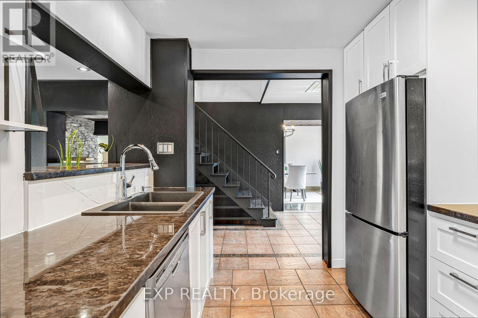37 Kenninghall Boulevard, Mississauga, Ontario  L5N 1J5 - Photo 10 - W12196366