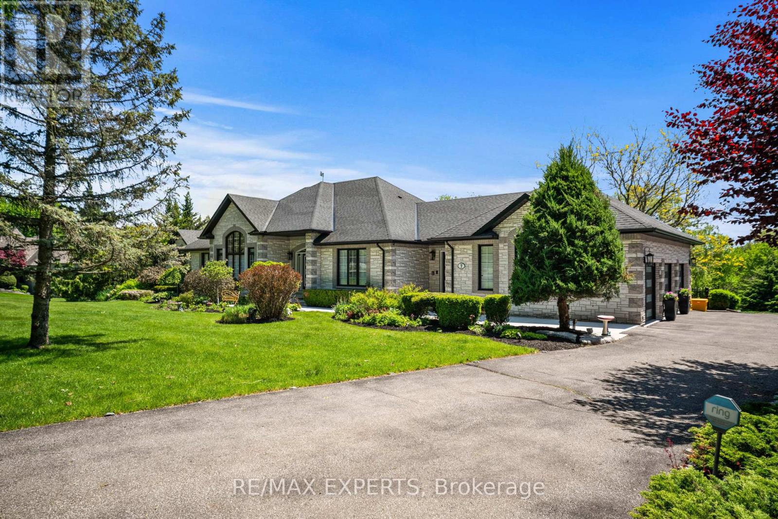 7 Bruno Ridge Drive, Caledon, Ontario  L7E 0B7 - Photo 3 - W12196410