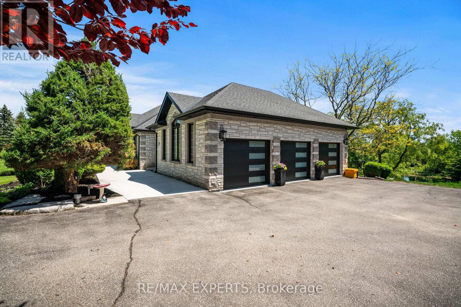 7 Bruno Ridge Drive, Caledon, Ontario  L7E 0B7 - Photo 4 - W12196410