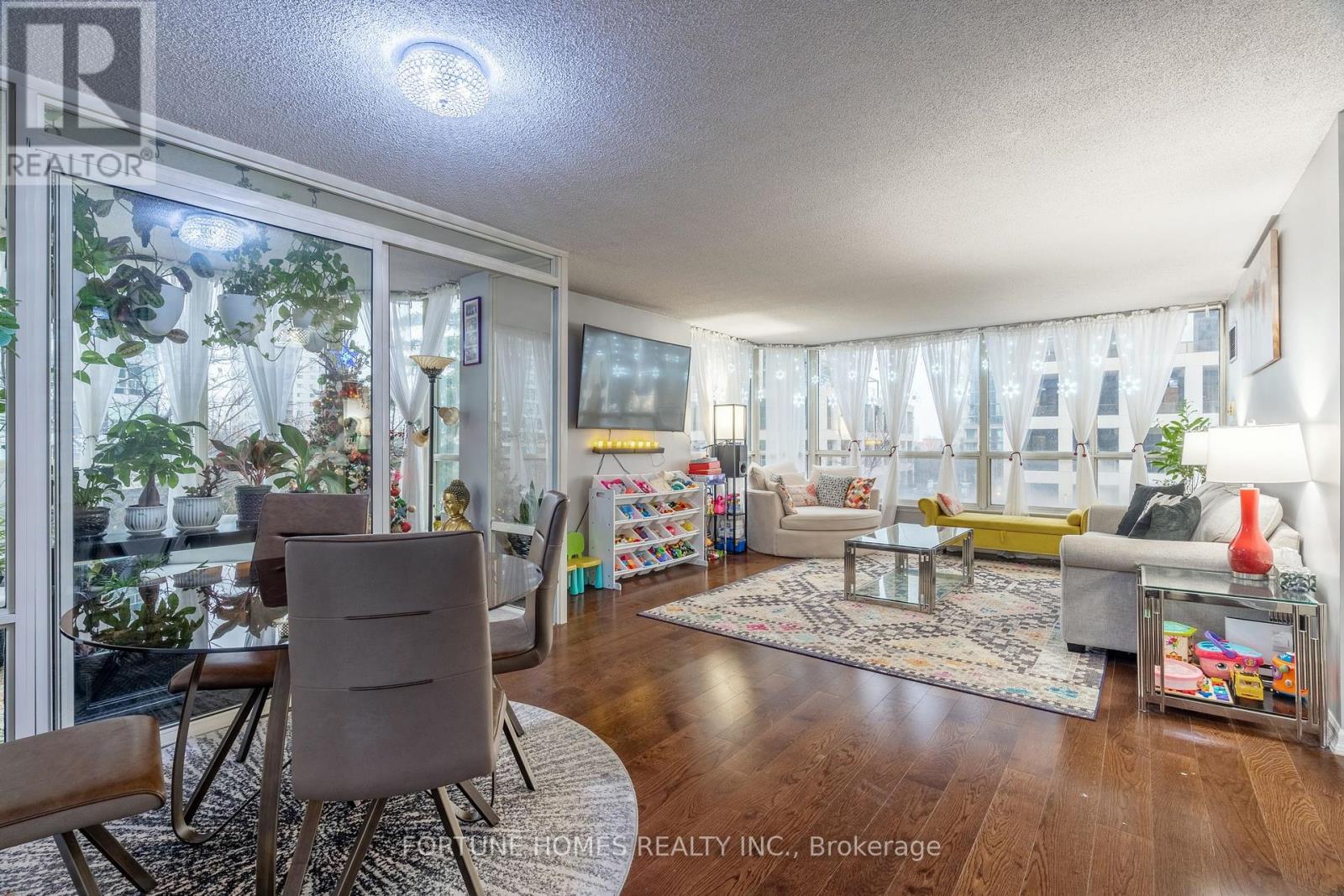 311 - 55 Elm Drive W, Mississauga, Ontario  L5B 3Z3 - Photo 8 - W12196480