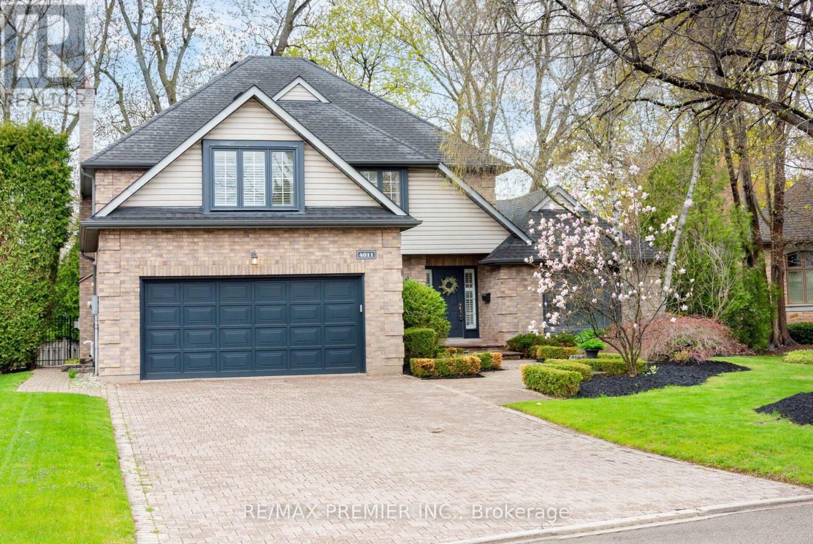 4011 Lantern Lane, Burlington, Ontario  L7L 5Z2 - Photo 1 - W12196533