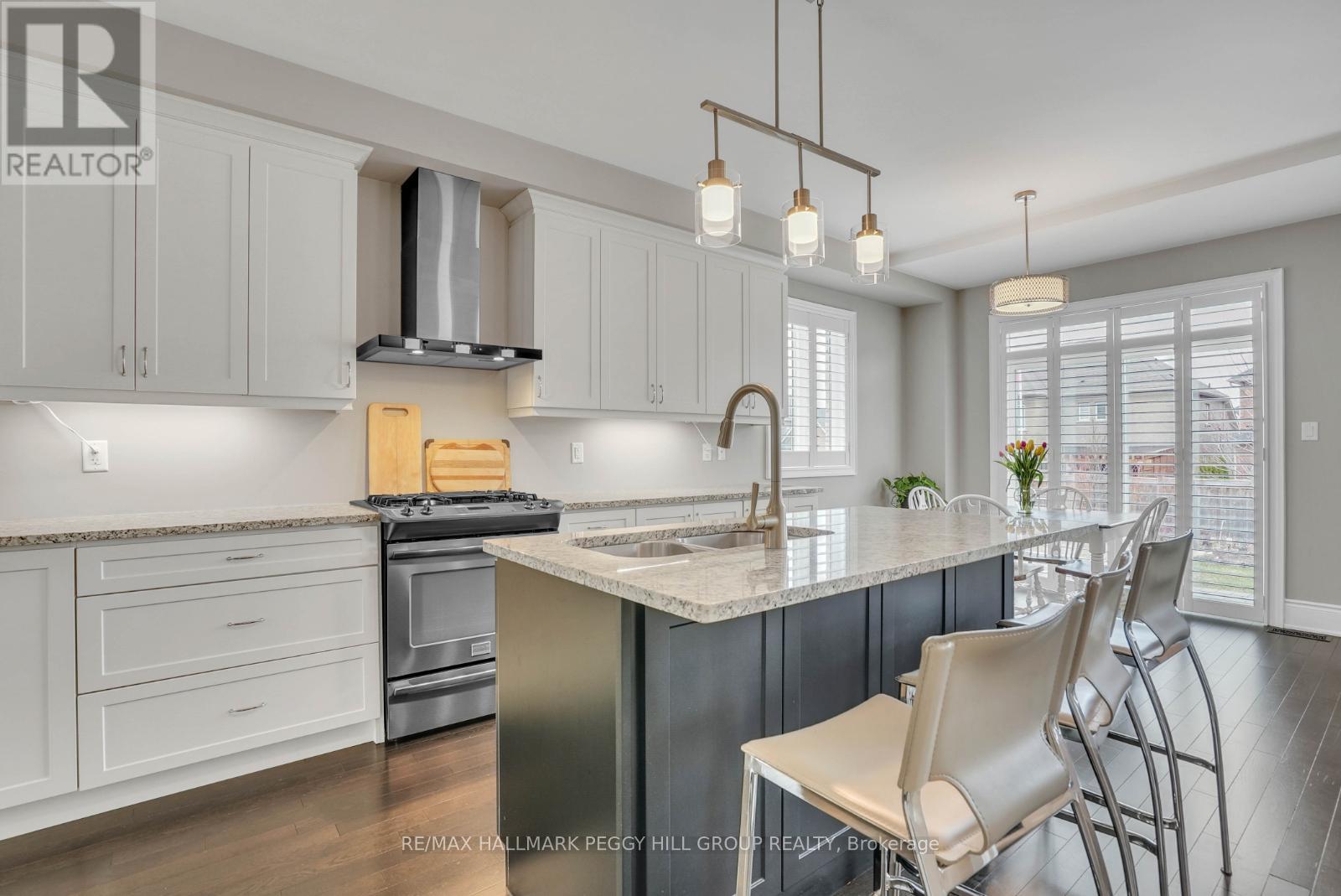 25 Copeland Crescent, Innisfil, Ontario  L0L 1L0 - Photo 3 - N12096291