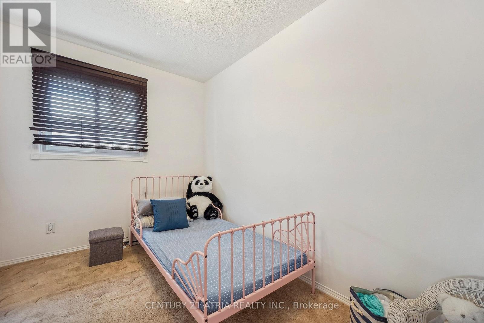 62 Guildwood Drive, Hamilton (Gurnett), Ontario  L9C 6S4 - Photo 5 - X12077816
