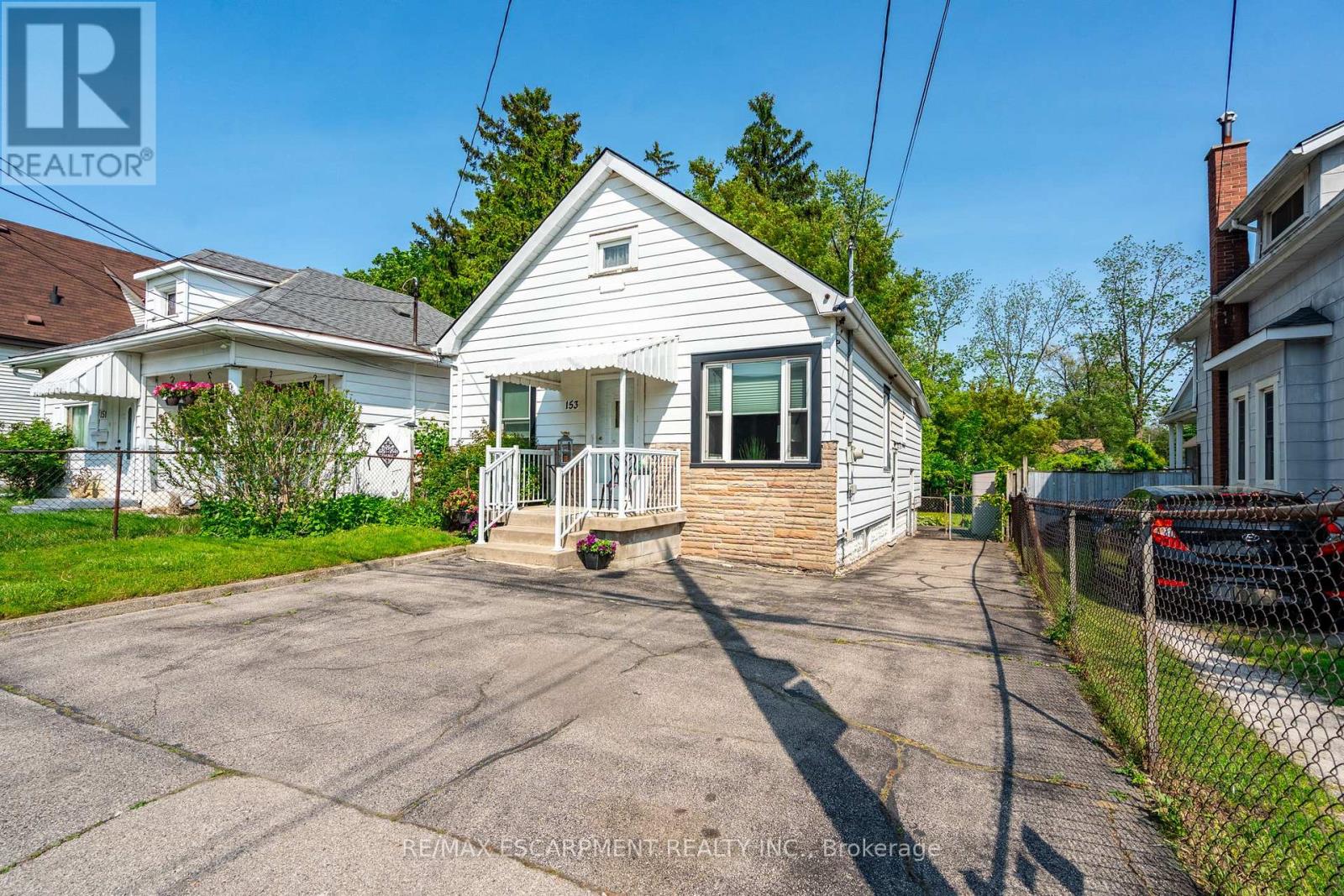 153 East 5th Street, Hamilton (Centremount), Ontario  L9A 2Z7 - Photo 2 - X12196344