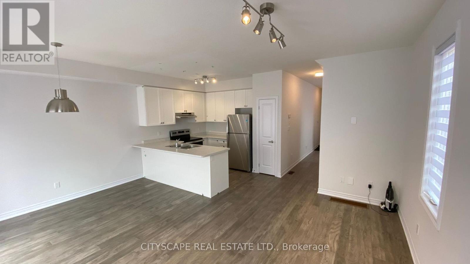 30 Foothills Lane, Hamilton, Ontario  L8E 0K1 - Photo 11 - X12196424