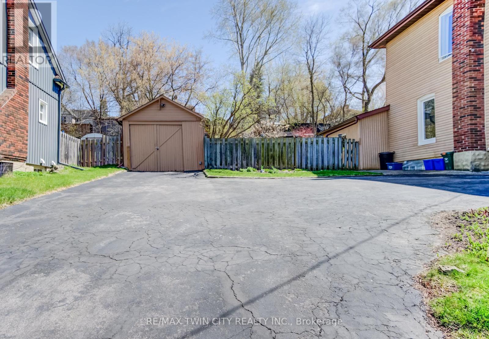 Property at 164 QUEEN STREET E image 4