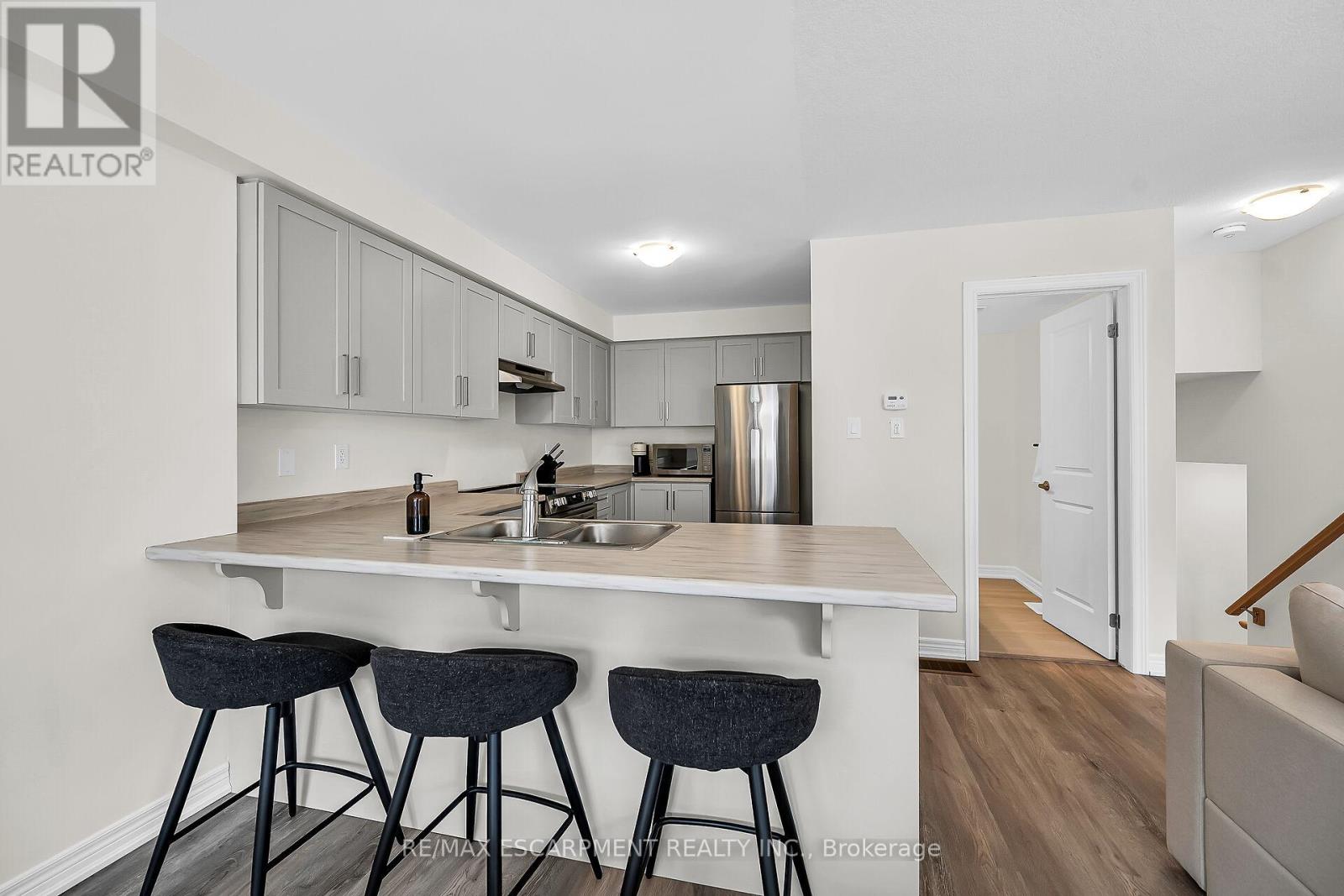 22 Dryden Lane, Hamilton (Mcquesten), Ontario  L8H 0B6 - Photo 20 - X12196474