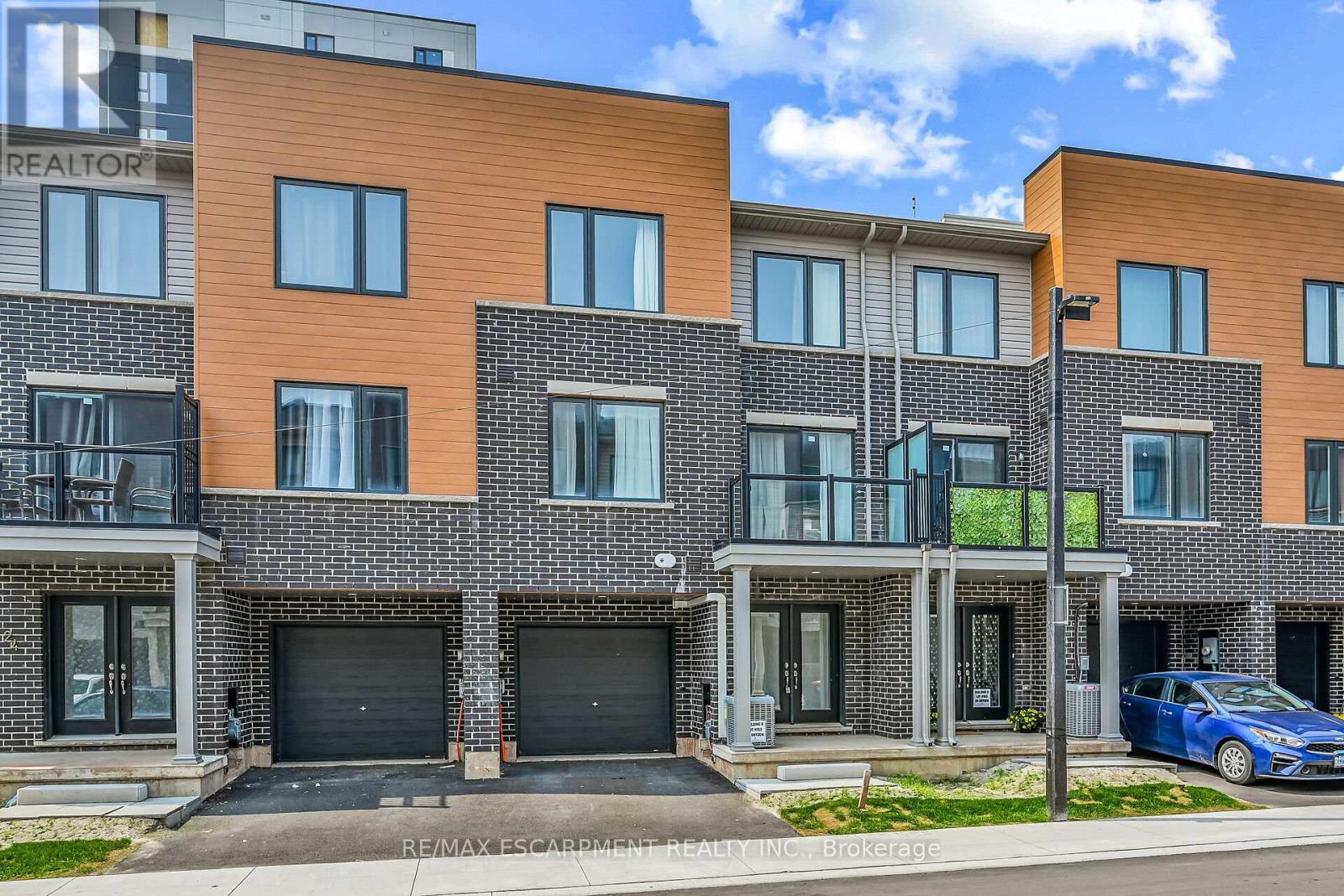 22 Dryden Lane, Hamilton, Ontario  L8H 0B6 - Photo 3 - X12196474