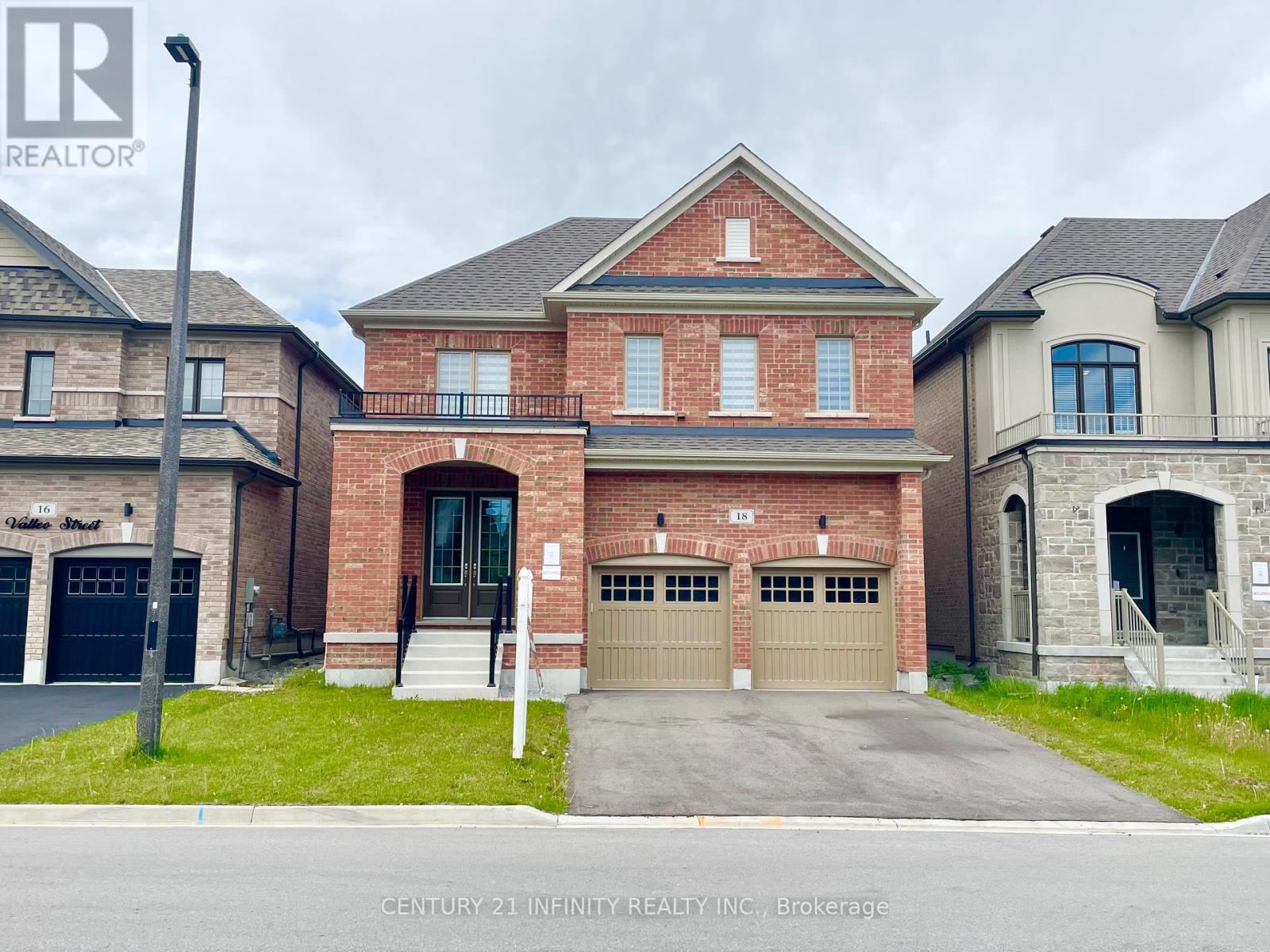 18 Valleo Street, Georgina, Ontario  L4P 0J9 - Photo 1 - N12196603