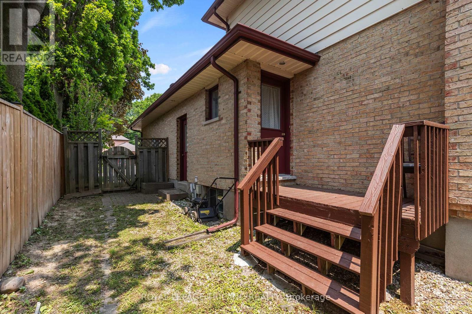 43 Mountainview Crescent, London South (South N), Ontario  N6J 4M5 - Photo 34 - X12196605