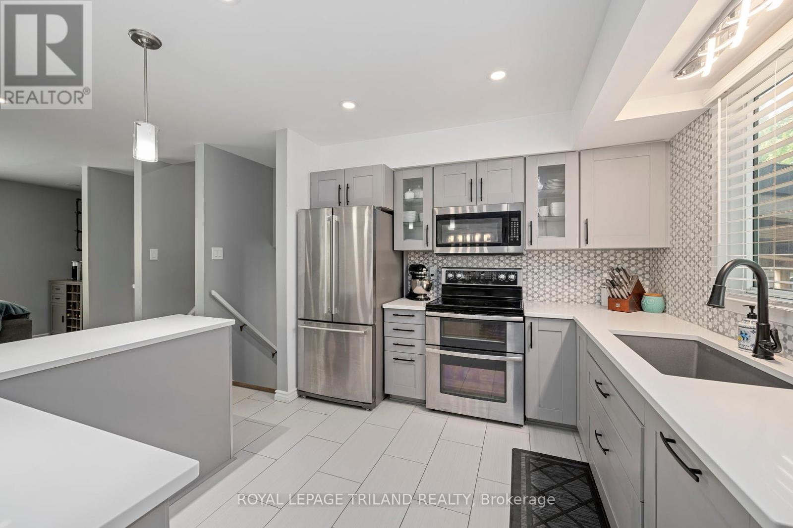 93 St Lawrence Boulevard, London South, Ontario  N6J 2X2 - Photo 11 - X12196606