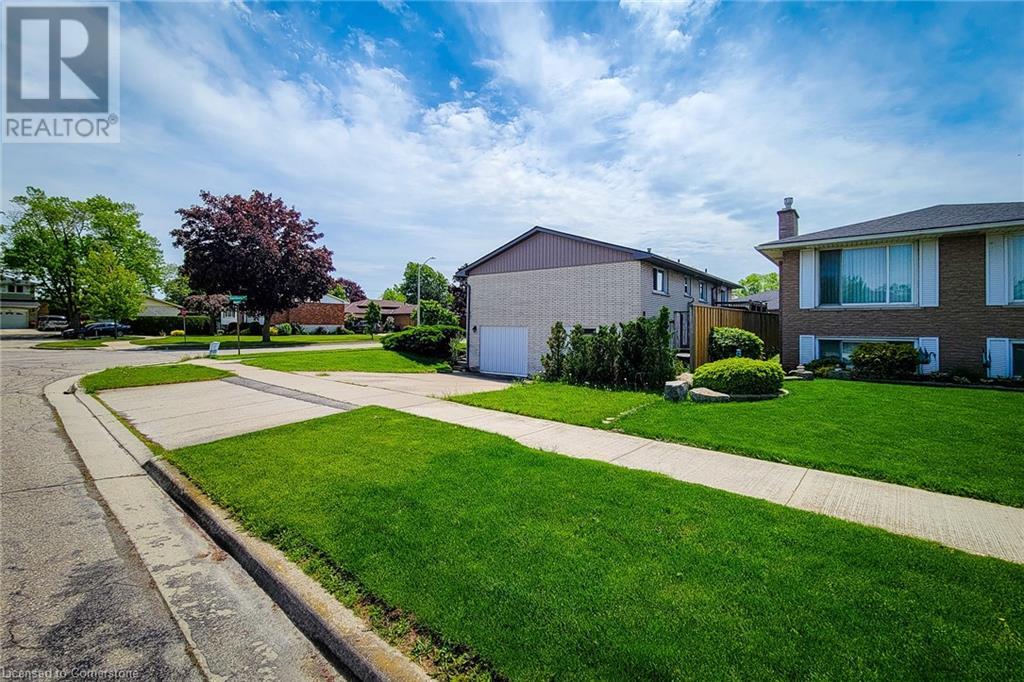 8 Basswood Court, Stoney Creek, Ontario  L8E 2V1 - Photo 3 - 40736421