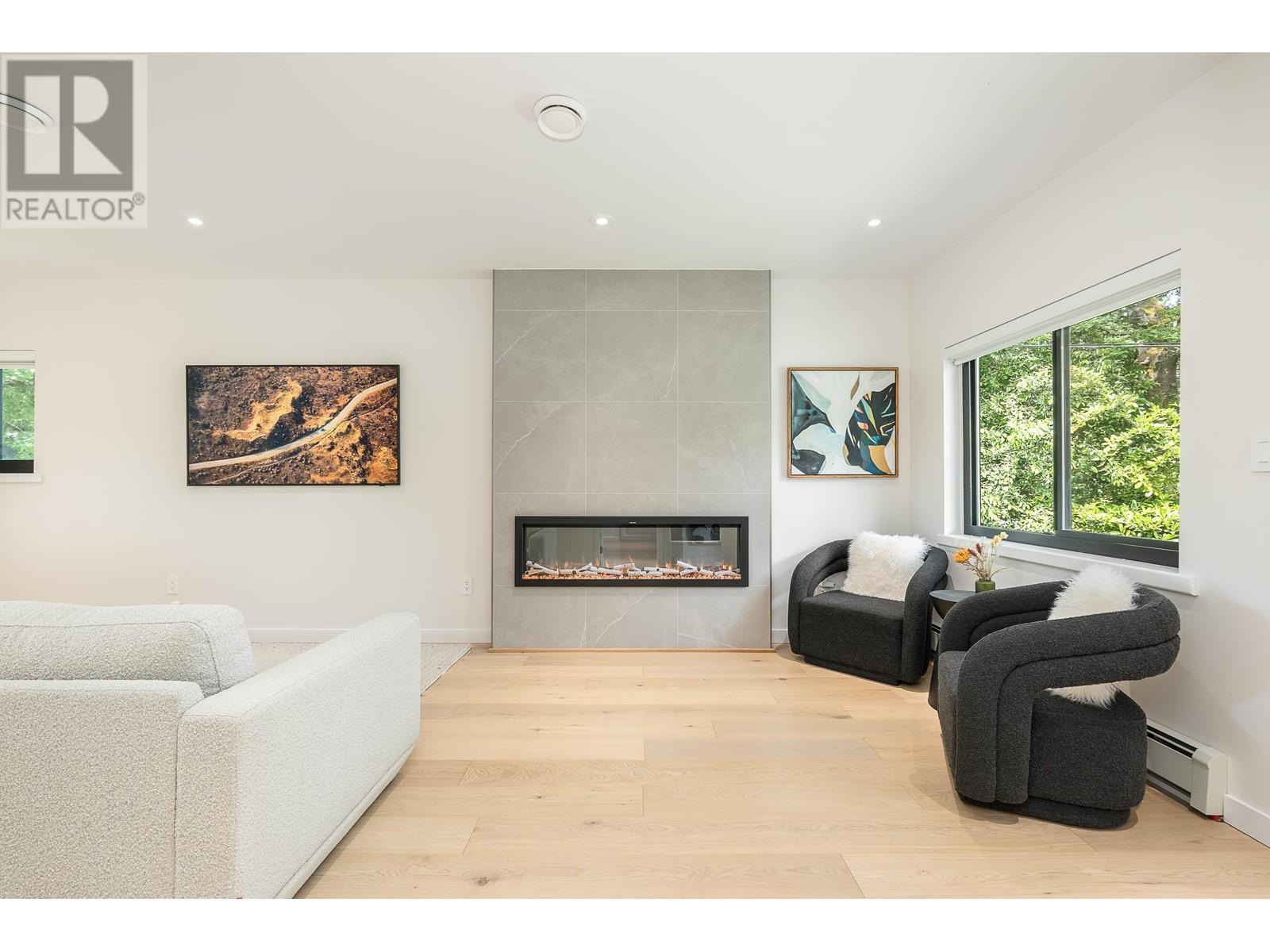 Property at 293 W WINDSOR ROAD image 4