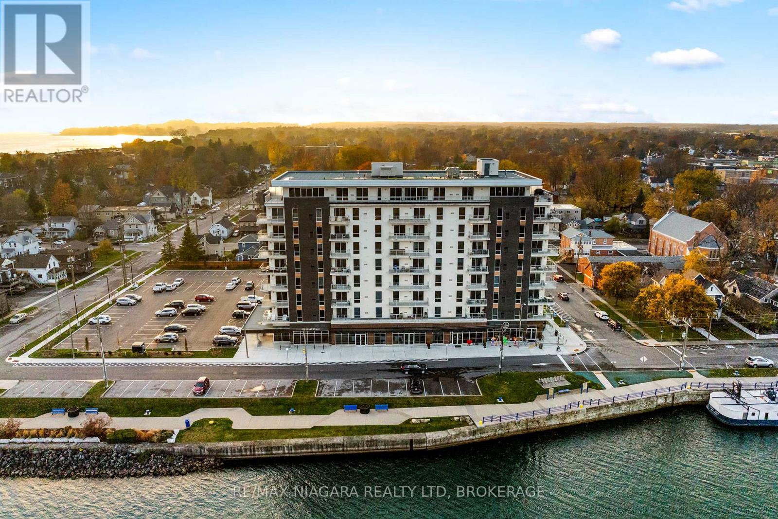 605 - 118 West Street, Port Colborne, Ontario  L3K 4C9 - Photo 4 - X12196543