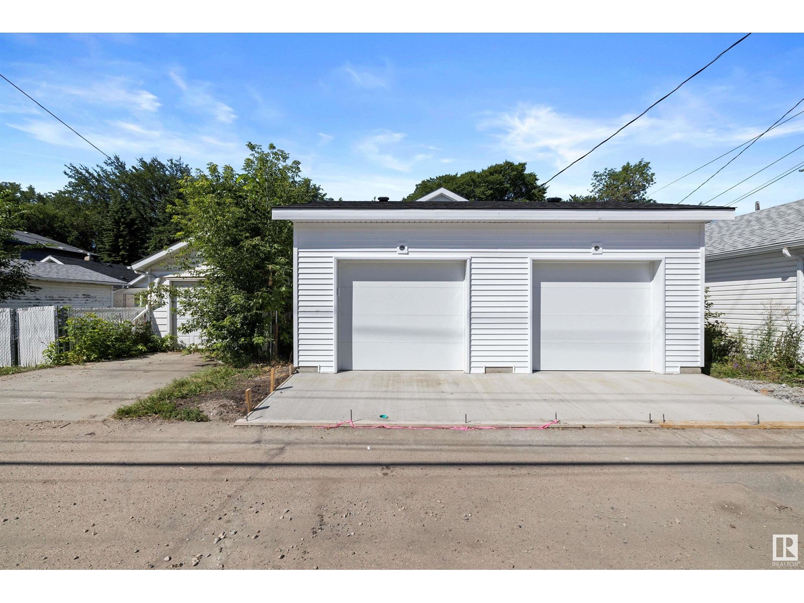 Property at 11338 89 ST NW image 2