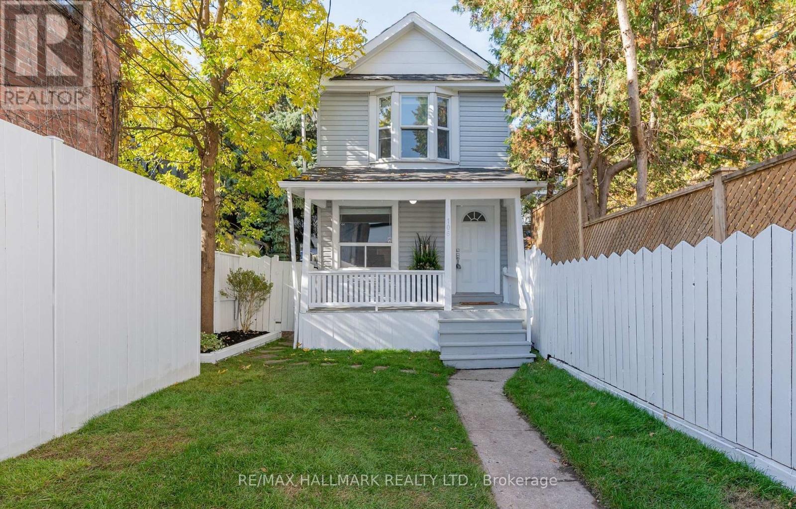 <div class="slider-price">$1,499,000</div><p>106 Willow Avenue, Toronto, Ontario</p>