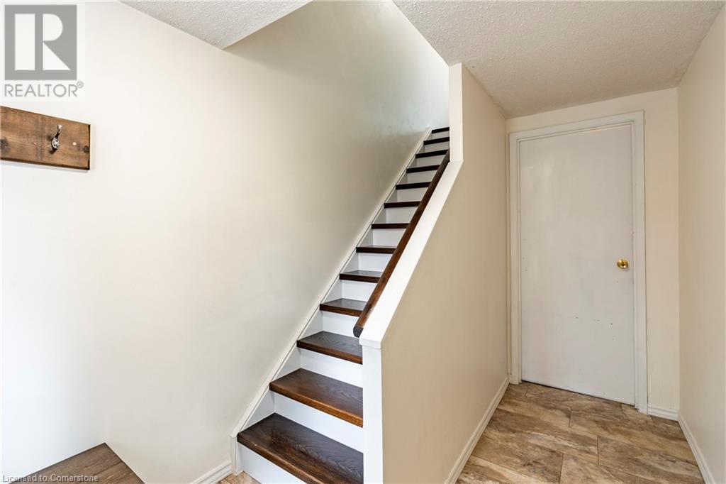 411 Keats Way Unit# 4, Waterloo, Ontario N2L 5S7 - Photo 5 - 40737607
