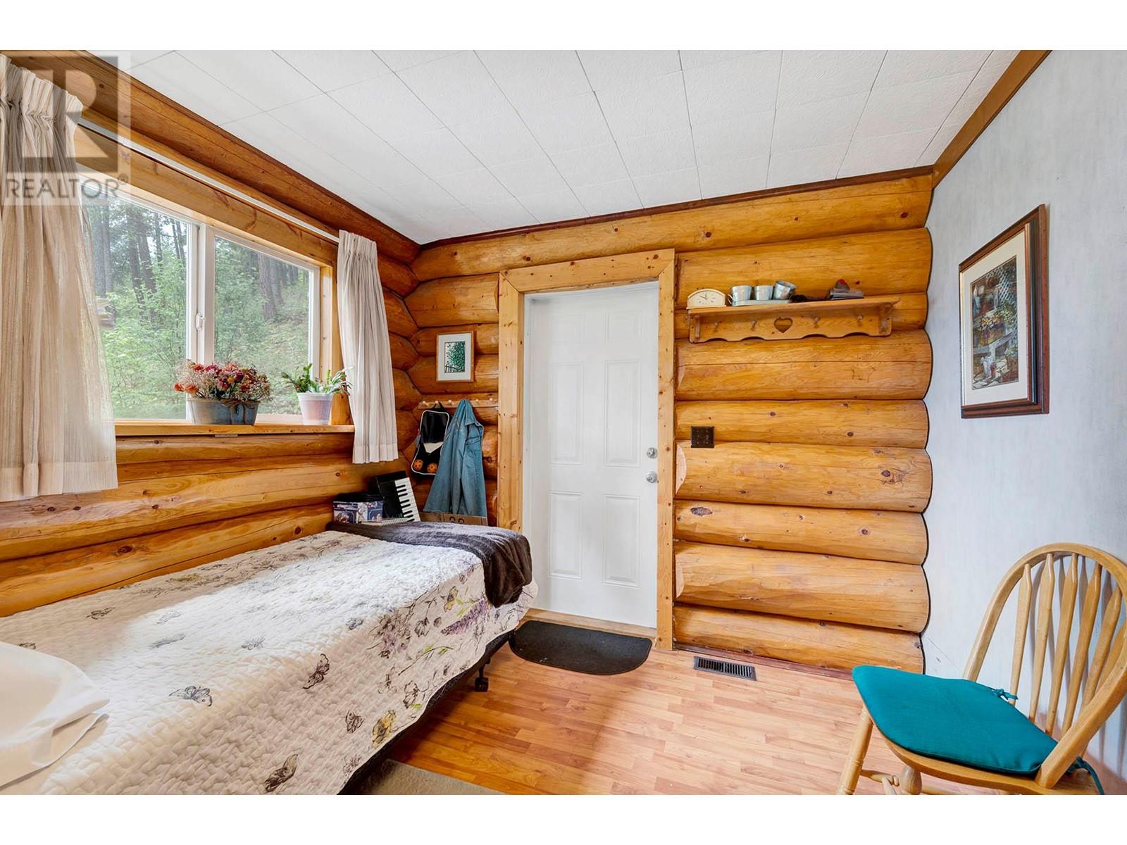 8489 Yellowhead Highway, Little Fort, British Columbia  V0E 1R0 - Photo 32 - 10350688