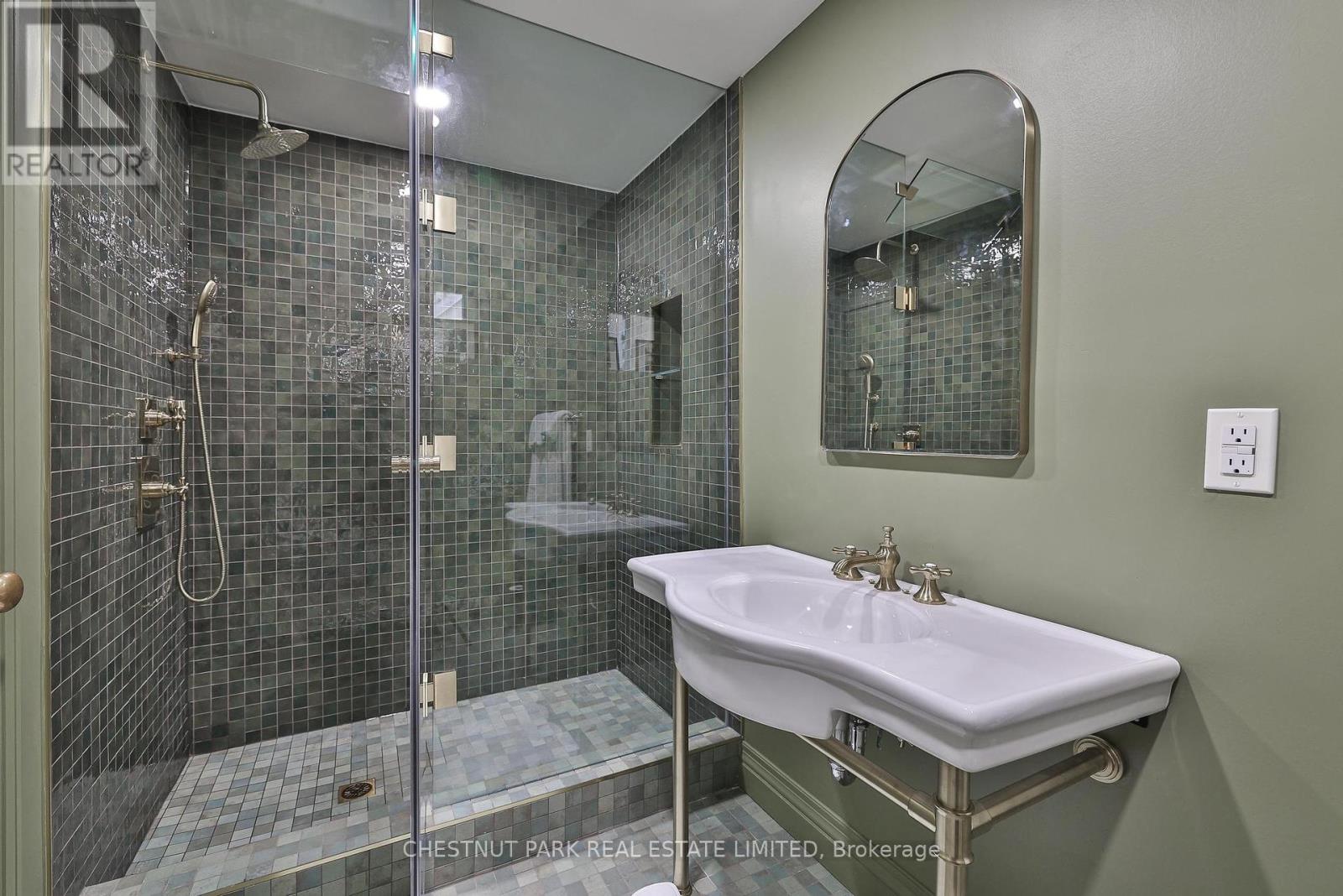 15 Mcmaster Avenue, Toronto, Ontario  M4V 1A8 - Photo 26 - C12196613