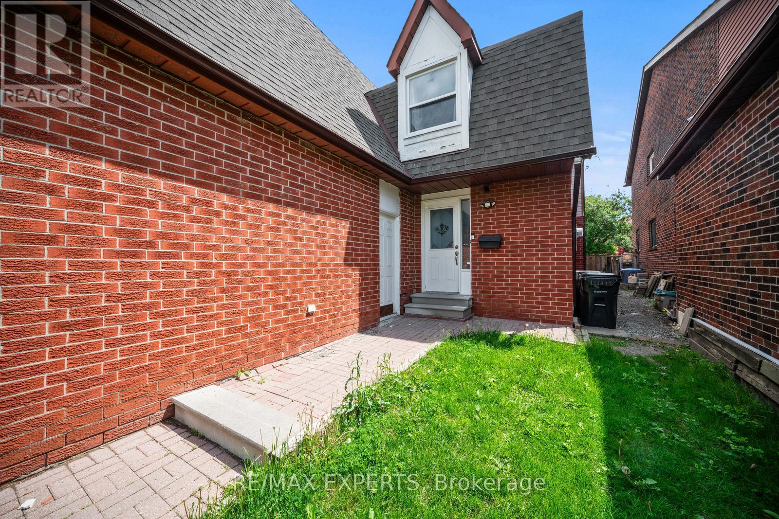 66 Carl Crescent, Toronto, Ontario  M1W 3R2 - Photo 3 - E12196583